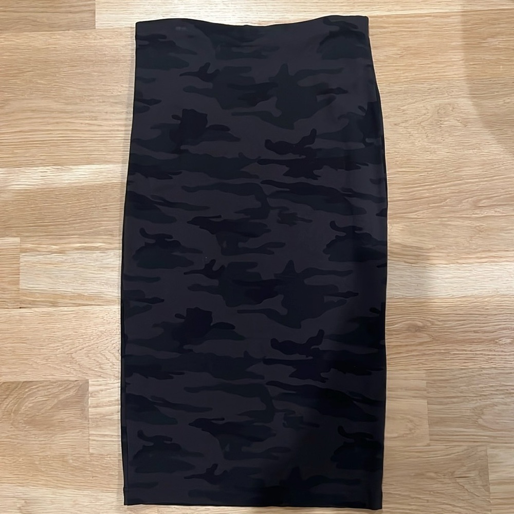Black Camo midi skirt size medium